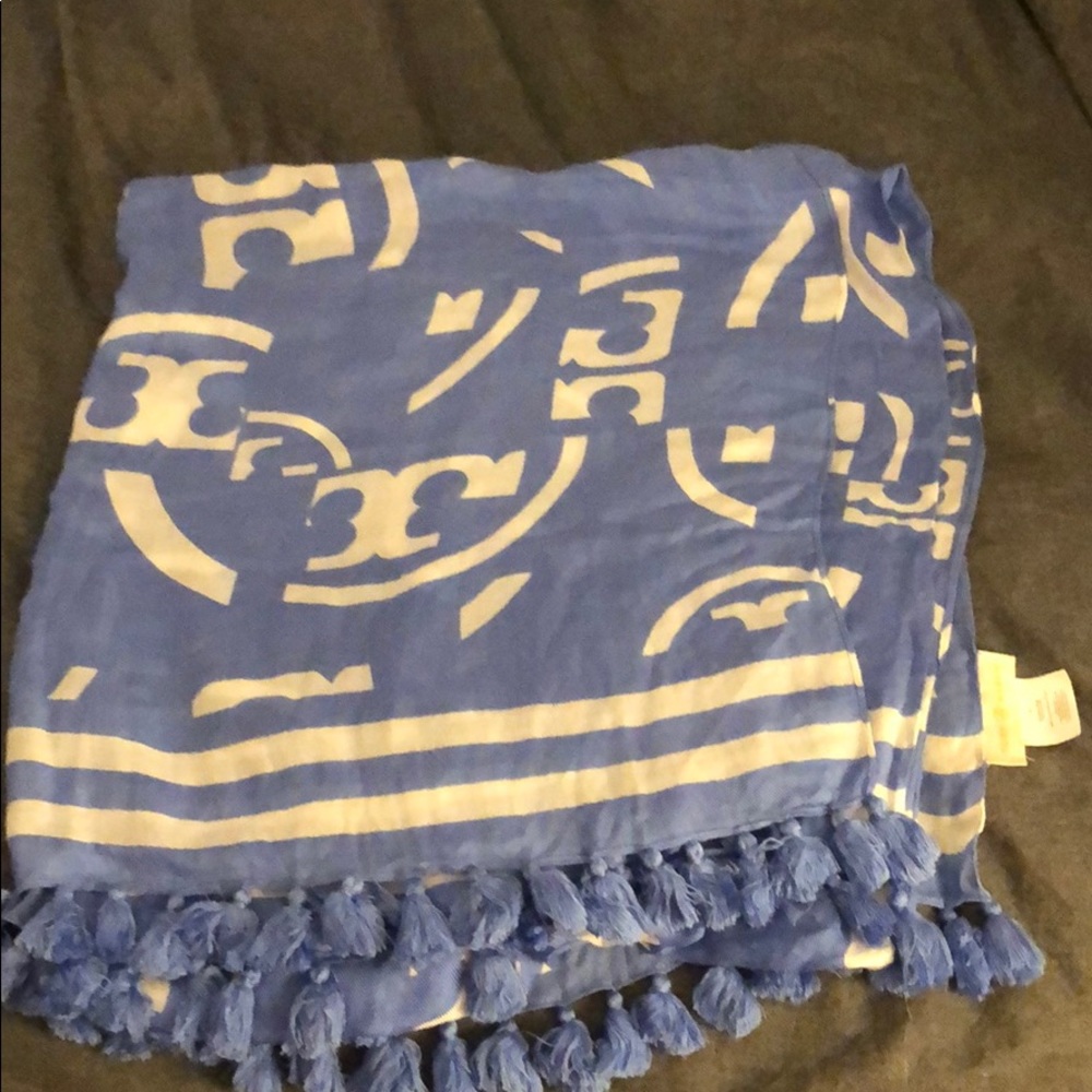 Tory Burch worm once scarf